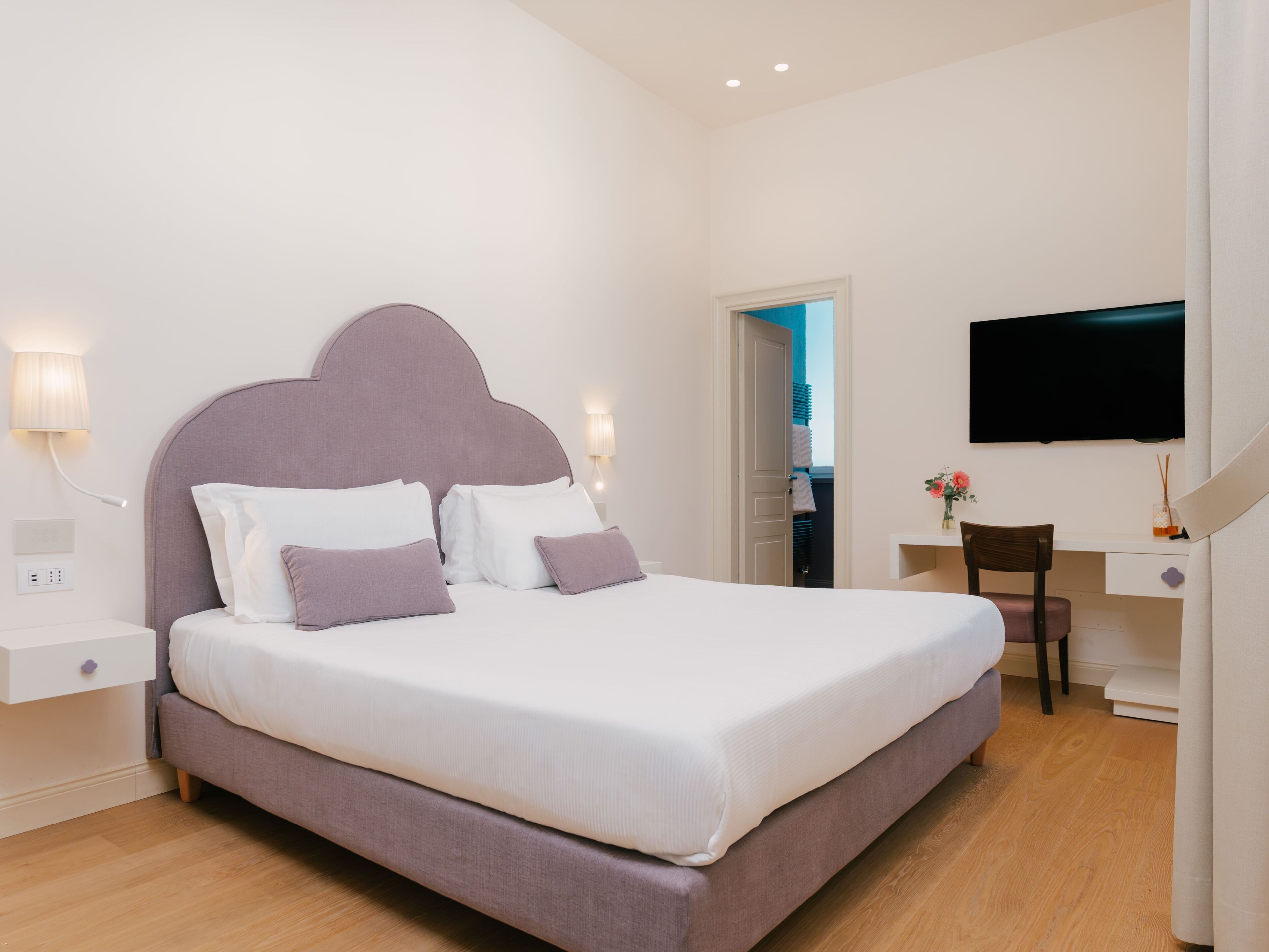 Signature kamer | Een minibar, een kluis op de kamer, individueel gemeubileerd, een bureau