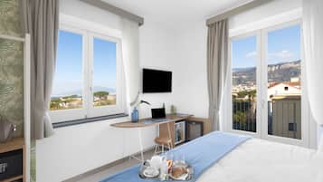2 bedrooms, minibar, in-room safe, desk