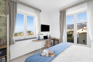 华丽双人房 | 迷你吧、客房内保险箱、特色家居、办公桌