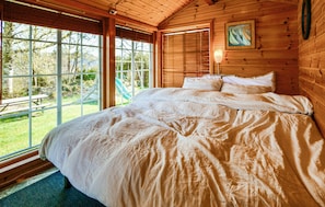 4 bedrooms, travel cot, free WiFi - Cozy home in Farsund with WiFi (Farsund)