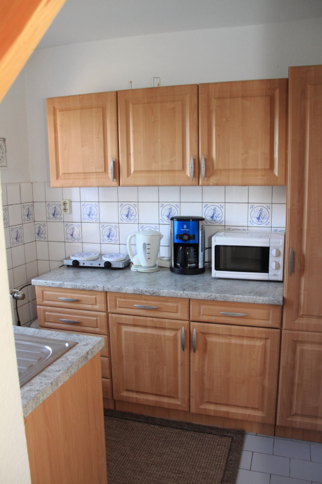 Fridge, microwave, coffee/tea maker, electric kettle