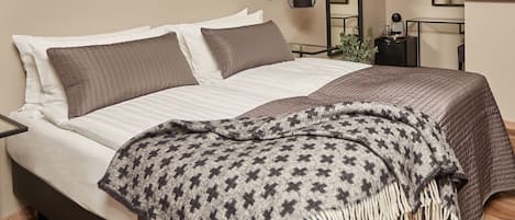 Kamar Double | 1 kamar tidur, meja kerja, tirai kedap cahaya, dan kedap suara