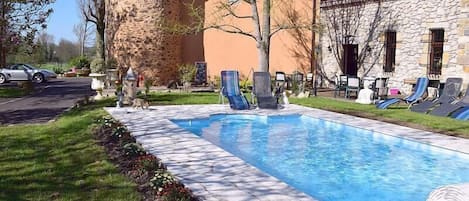 Alberca al aire libre por temporada