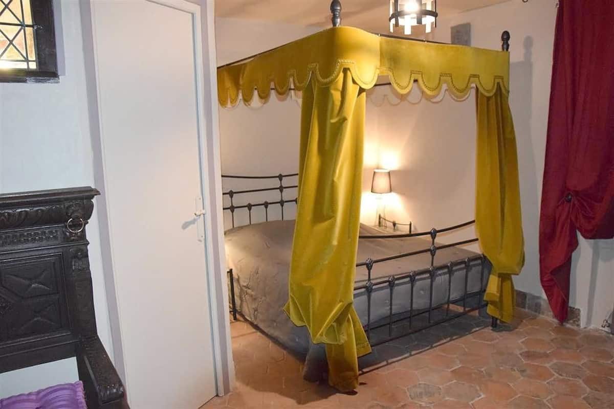 Habitación doble (Usson) | Ropa de cama de alta calidad y decoración personalizada