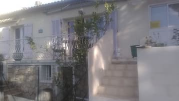 Appartement, vue jardin | 1 chambre, literie de qualité supérieure, décoration personnalisée