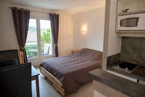 Habitación doble | Ropa de cama de alta calidad y decoración personalizada 