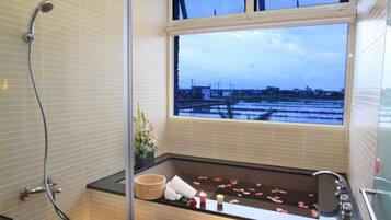 Luxury Double Room, 1 Queen Bed | Balcony
