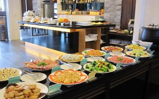 含當地特色早餐