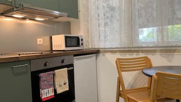 Family Studio, 1 Bedroom | Private kitchen | Fridge, microwave, stovetop, coffee/tea maker
