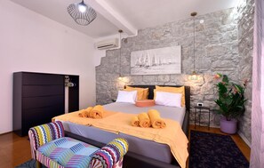 3 habitaciones, cuna de viaje, wifi gratis y ropa de cama 