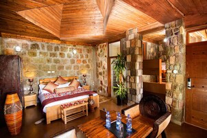 Premium bedding, in-room safe, desk, iron/ironing board