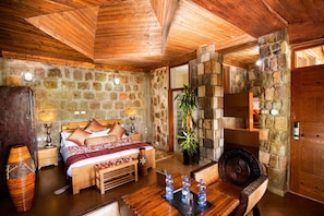 Ropa de cama de alta calidad, caja fuerte, escritorio