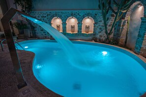 Sæsonbestemt udendørs pool, liggestole