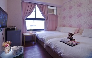 Quarto triplo | Banheiro | Chuveiro, produtos de toalete grátis, secador de cabelo 