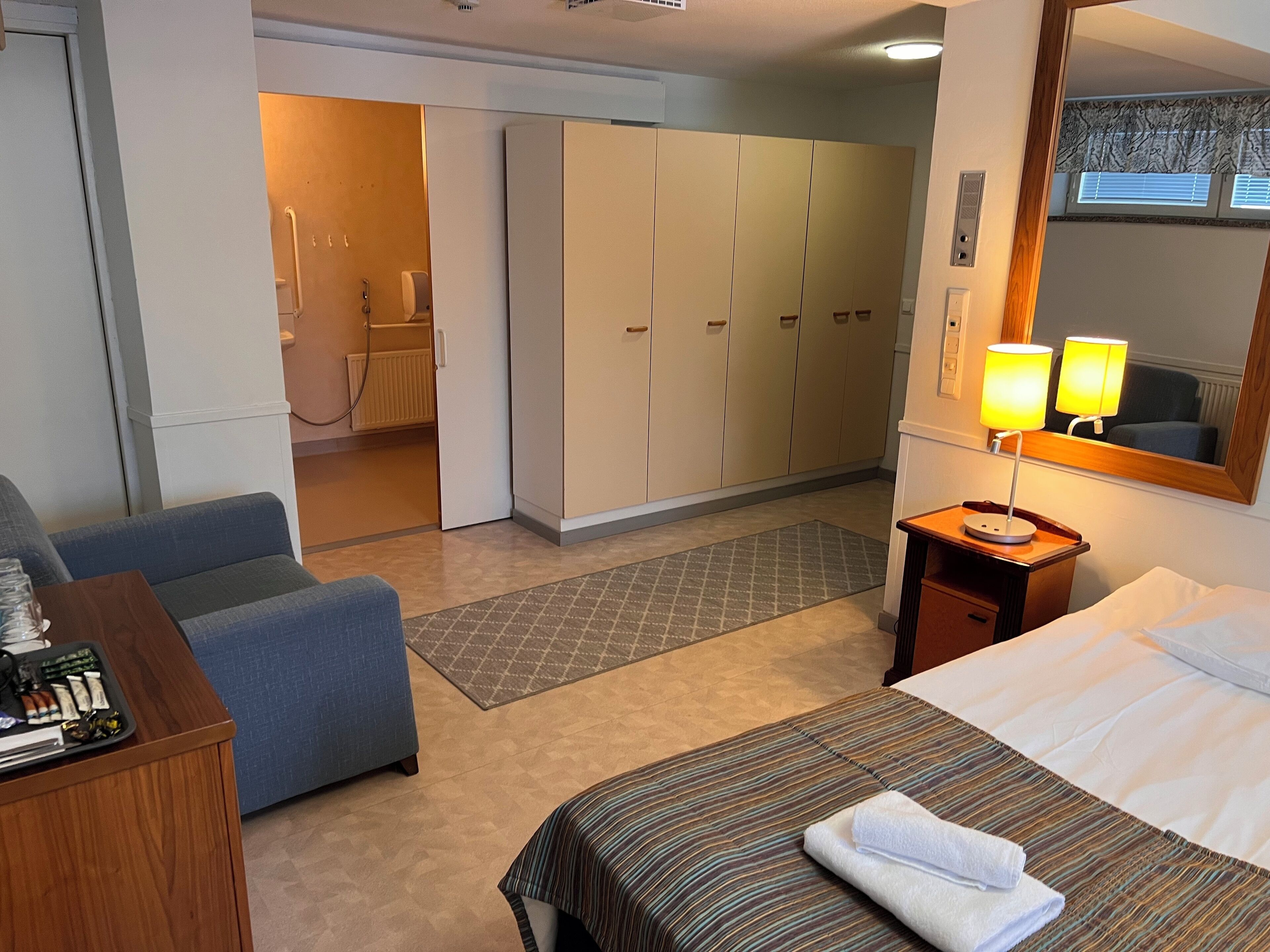 deluxe double room, multiple beds | 1 bedroom, desk, iron/ironing board, free wifi