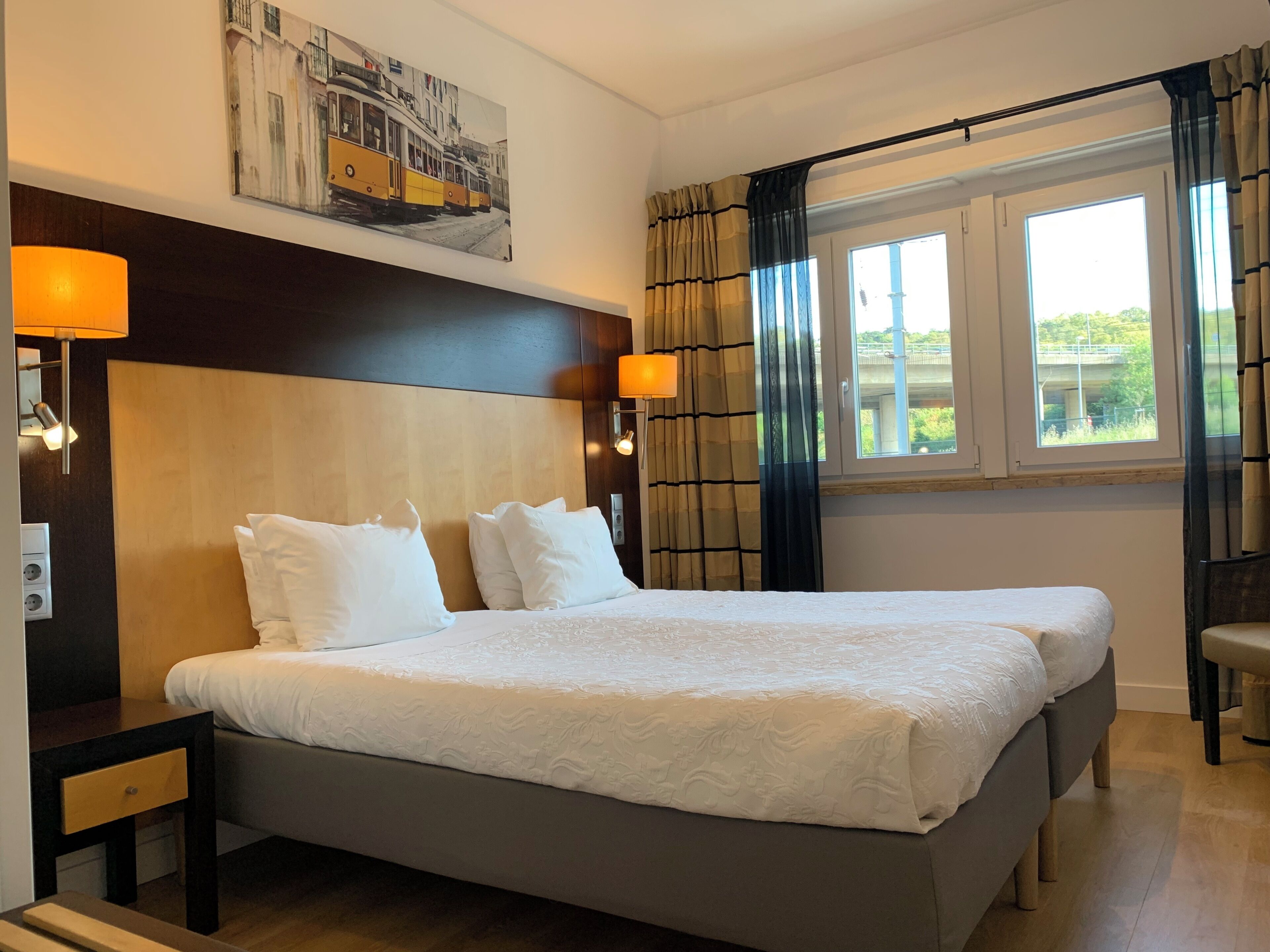 Superior Twin Room, Private Bathroom, Ground Floor | City view