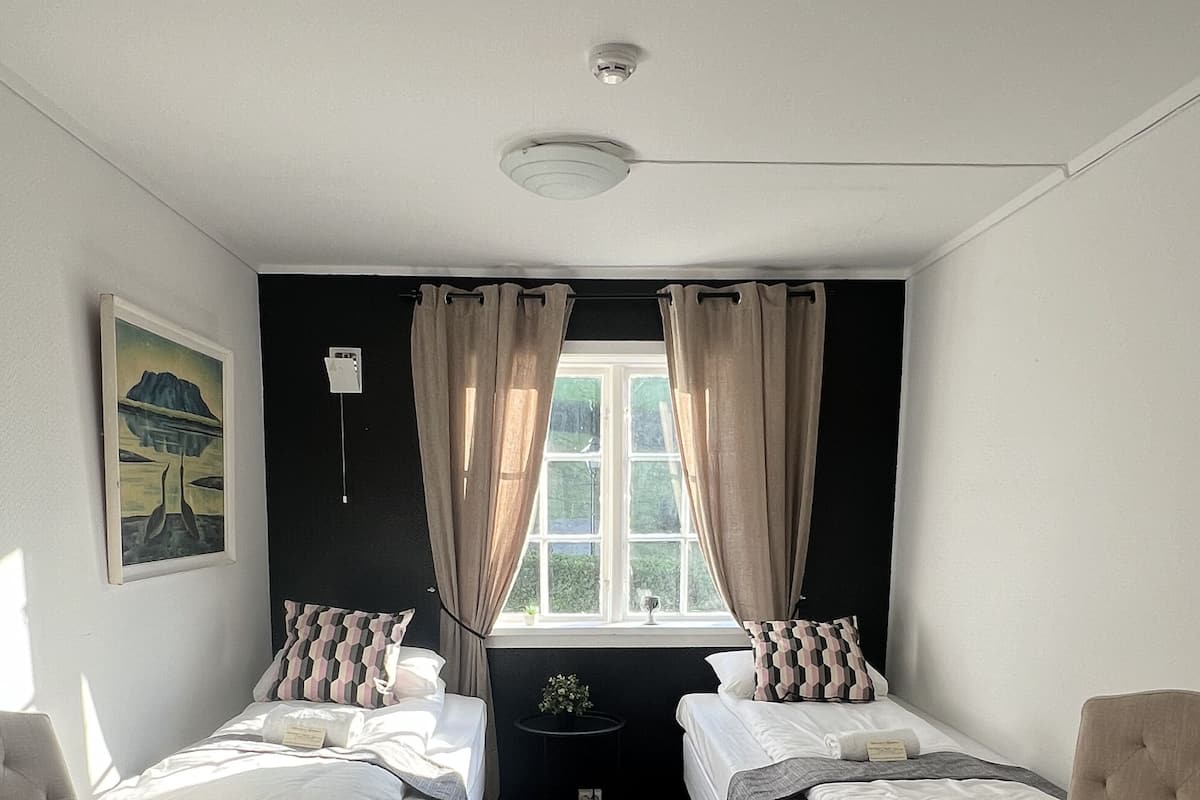 Standard Double Room, Shared Bathroom