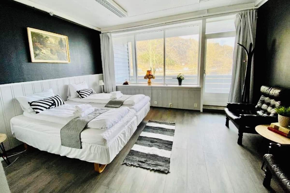 Habitación doble estándar, baño compartido | Tabla de planchar con plancha y wifi 