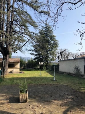 Property grounds - Le Parc aux Cèdres (Laroque)