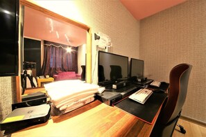 Premium Double Room, 1 King Bed | Room amenity - Sasang J (Busan)