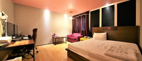 Premium Double Room, 1 King Bed | Premium bedding, down comforters, desk, blackout drapes