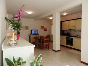 Apartment (Orchidea) | In-room dining - Appartamenti Villa delle Ciliegie (Deiva Marina)