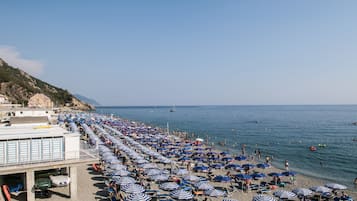 Spiaggia privata nelle vicinanze, lettini da mare, ombrelloni