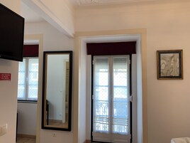 Decoración personalizada, muebles diferentes y escritorio 