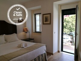 Decoración personalizada, muebles diferentes y escritorio 