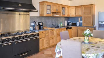 Réfrigérateur, lave-vaisselle, cafetiÚre/bouilloire