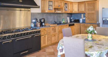 Belle maison Ă Sainte AlvĂšre avec sauna