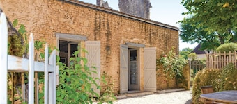 Lovely home in Sainte Alvère with sauna