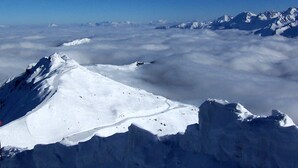 A snow-covered mountain peak with a clear sky and clouds below. - C202 - 42 m2 - 2P+Cab - 4/6 pers (Prapoutel)