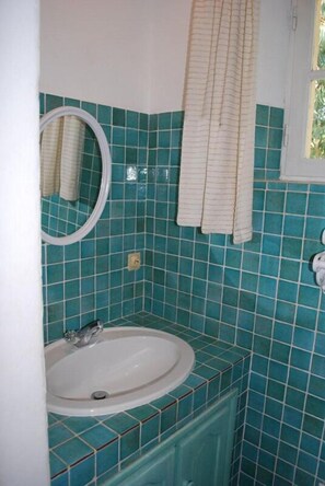 Bathtub