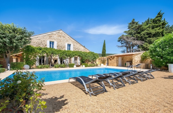 Vue sur piscine