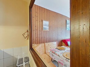 Dining - Studio for 4, village center, near shops and slopes, TV included (Le Grand-Bornand)