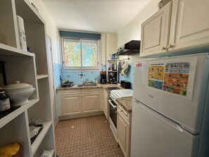 Refrigerador, microondas, horno y parrilla de estufa 