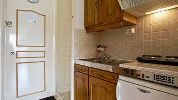 Fridge, microwave, coffee/tea maker, toaster