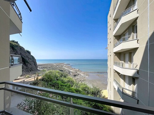 Central apartment with balcony, private parking