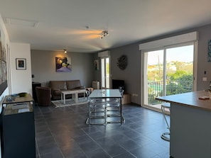 TV - Renovated apartment in Banyuls-sur-Mer with terrace (Banyuls-sur-Mer)