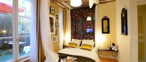 Coffres-forts dans les chambres, fer et planche à repasser