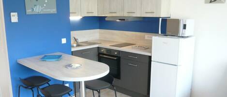 Geladeira, micro-ondas