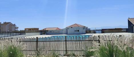 المنطقة المحيطة بالمنشأة