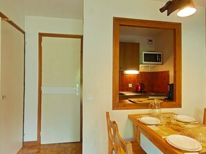 Fridge, microwave, stovetop, coffee/tea maker - Cozy studio - 4 people, parking, pets allowed (Le Grand-Bornand)