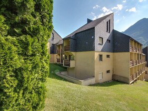 Exterior - Cozy 1BR Apartment for 4 with Balcony, Near Ski Lift and Amenities in Cauterets (Cauterets)