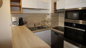 Coffee/tea maker, fridge, microwave, oven - Renovated Duplex Apartment 2 rooms cabin 8 people at the foot of the slopes - Auris en Oisans (Auris)
