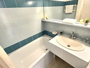 Unclassified image, 5 of 18, button - 2-room apartment, 4 pers, in Val d'Isère, near center and slopes (Val-d'Isère)