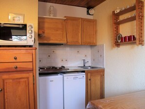 Forno, piano cottura, lavastoviglie, macchina per tè/caffè