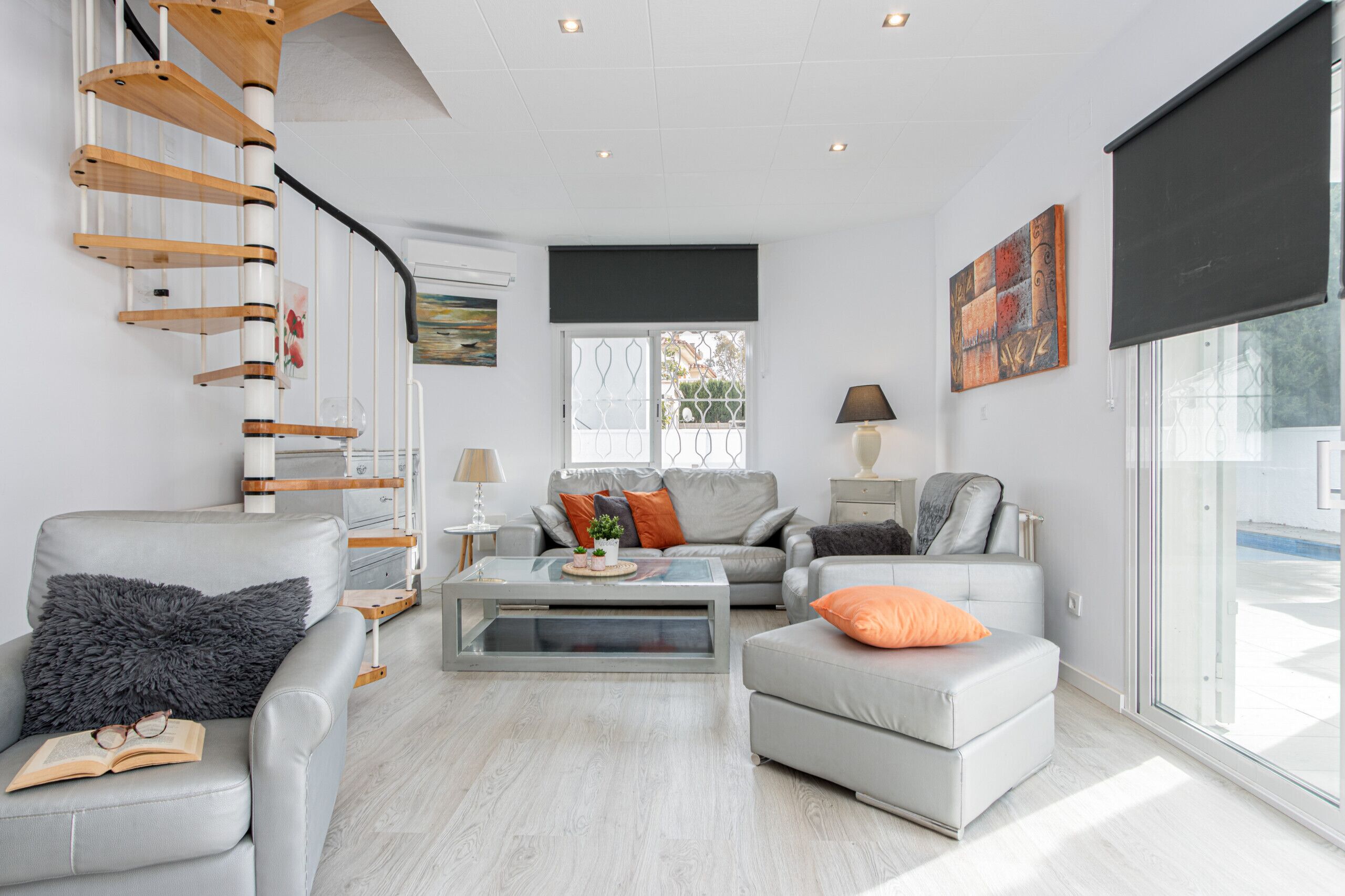 Una Smart TV, libros