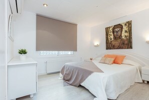 6 bedrooms, iron/ironing board, travel cot, free WiFi